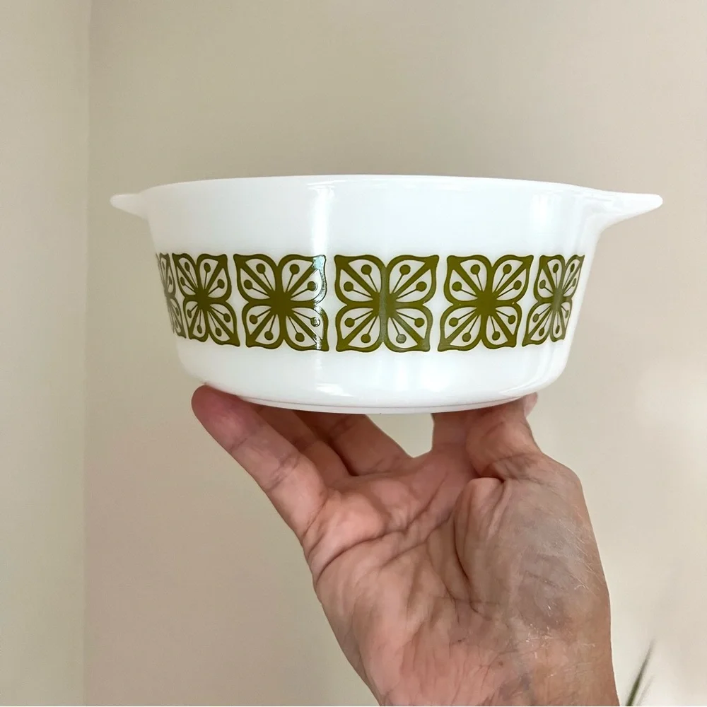 Pyrex verde square flower 472 1.5 pint casserole dish great condition